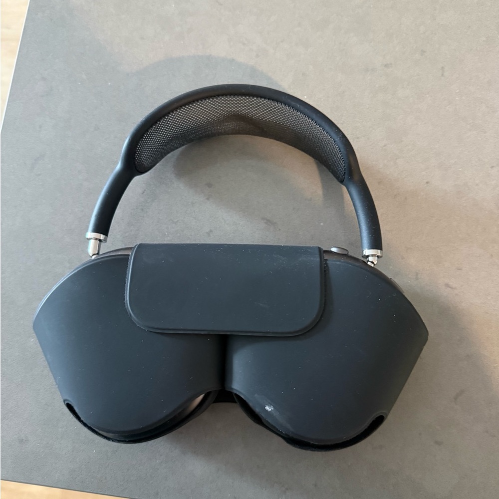 Apple Over-Ear Headphones - Black